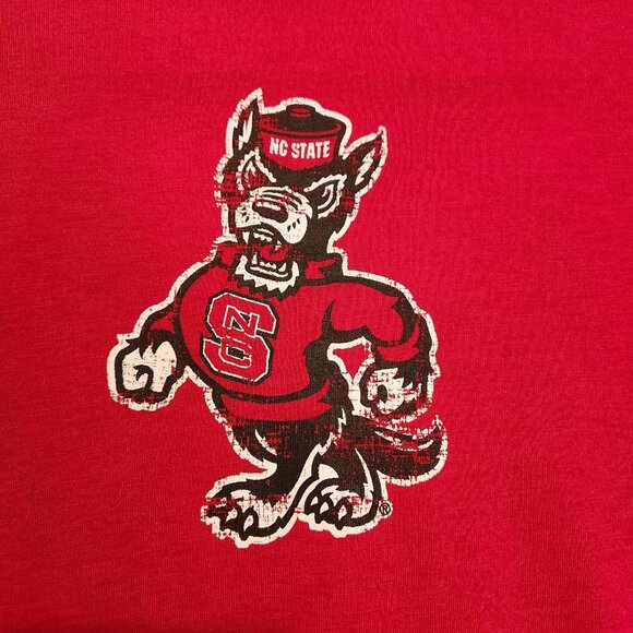 NC State Wolfpack Women's V-Neck T-Shirt Cute Wolfie Logo Size Large πΊβ€οΈ - Picture 3 of 5
